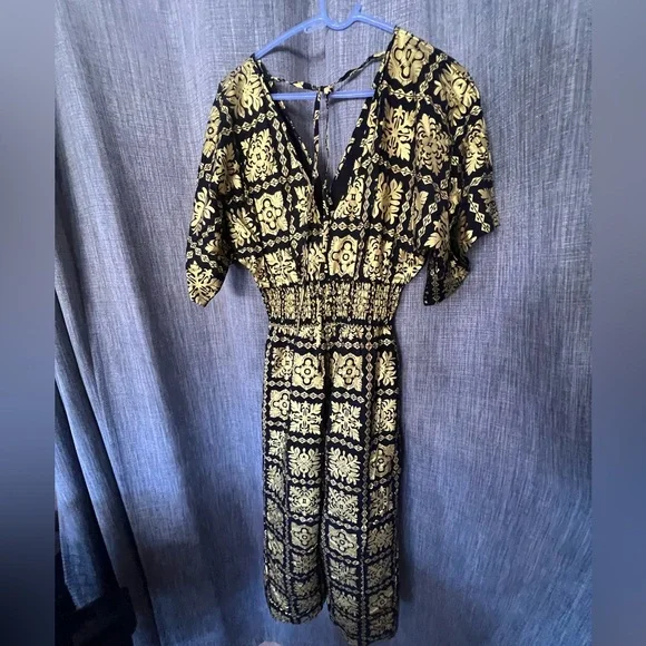 Elegant Black and Gold Floral Dress - Picture 2 of 4